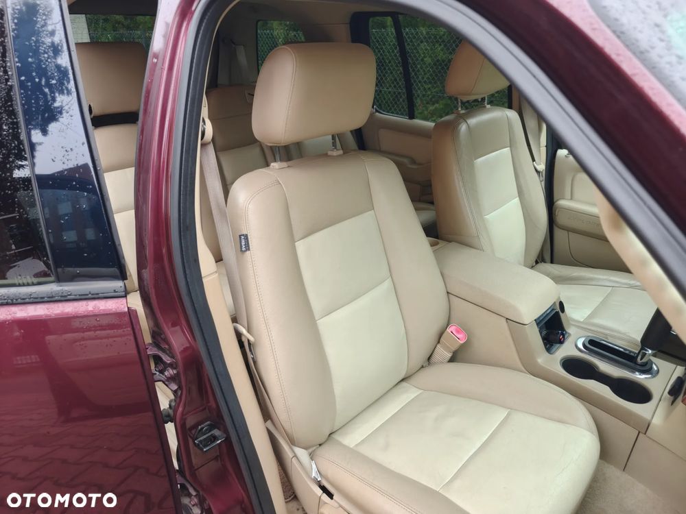 Ford Explorer 4.6 4WD - 25
