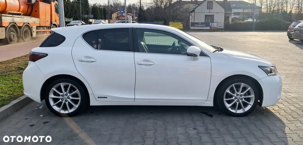 Lexus CT ver-standard - 3