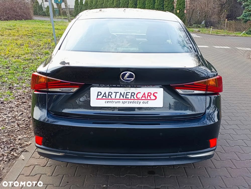 Lexus IS 300h Business Edition - 9