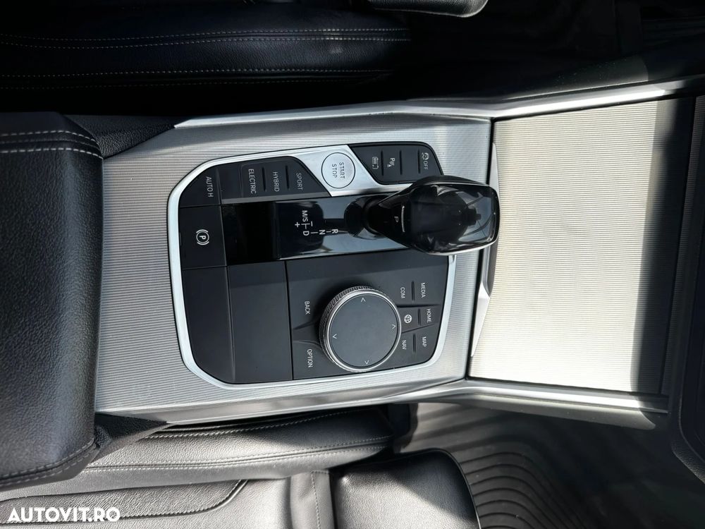 BMW Seria 3 330e Aut. Sport Line - 19