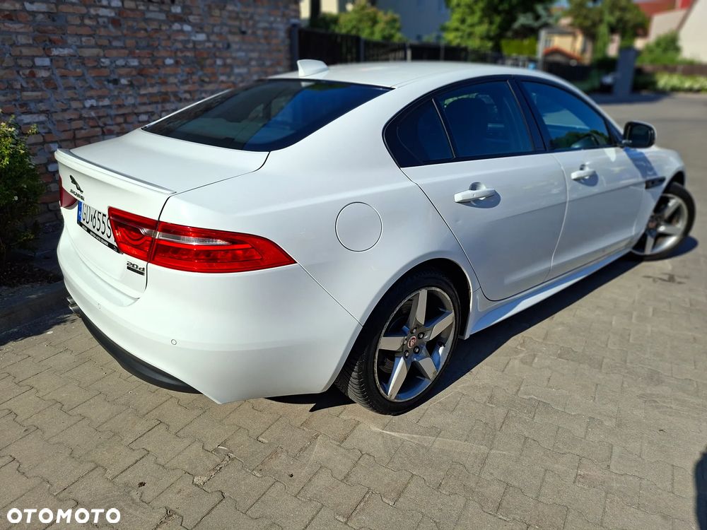Jaguar XE 2.0 D AWD R-Sport - 8