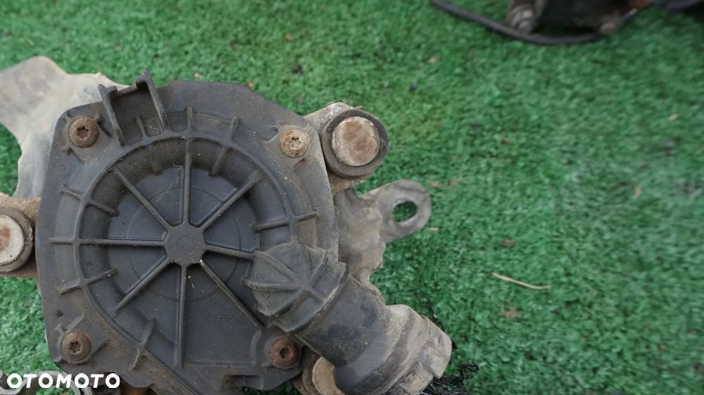 Saab 9-3 Vectra Signum 2.8 V6 turbo 55560133 pompa powietrza - 2