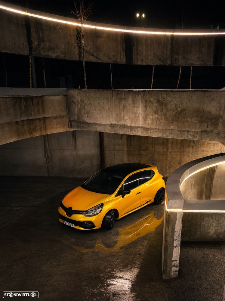 Renault Clio TCe 220 EDC R.S. Trophy - 4