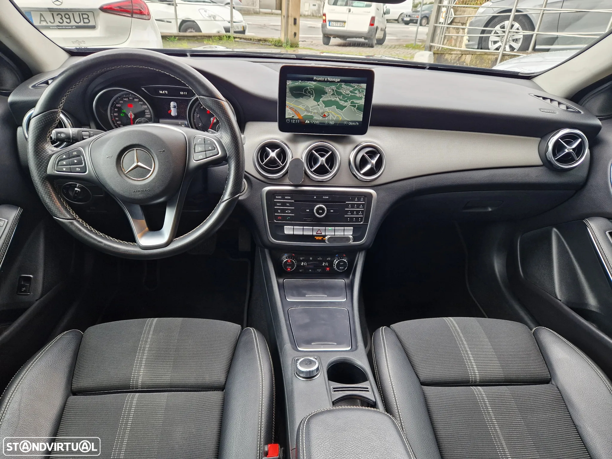 Mercedes-Benz GLA 180 7G-DCT Urban - 15