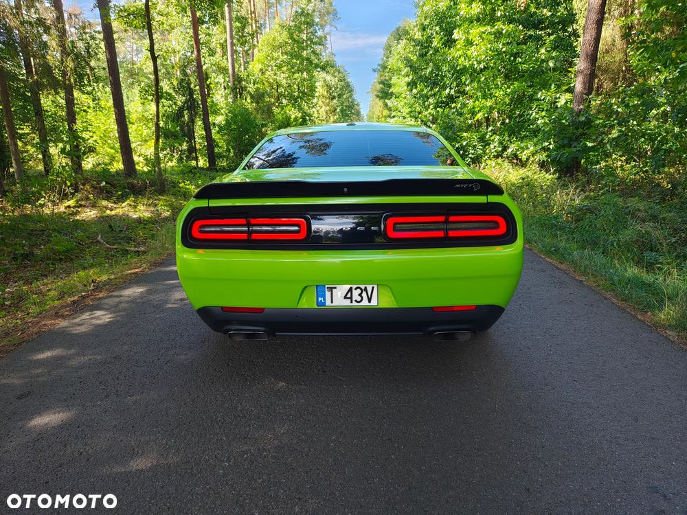 Dodge Challenger - 11