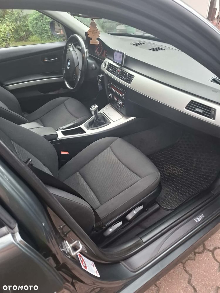 BMW Seria 3 320i - 9