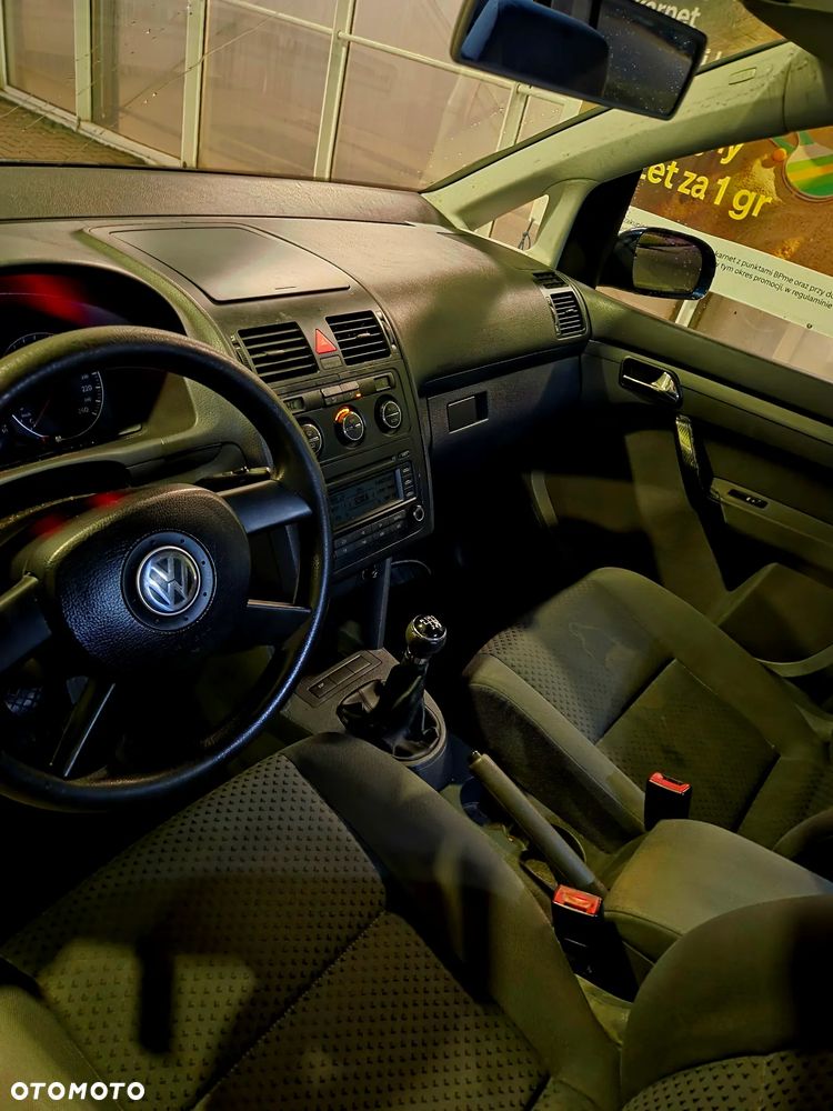 Volkswagen Touran 1.6 FSI Trendline - 4