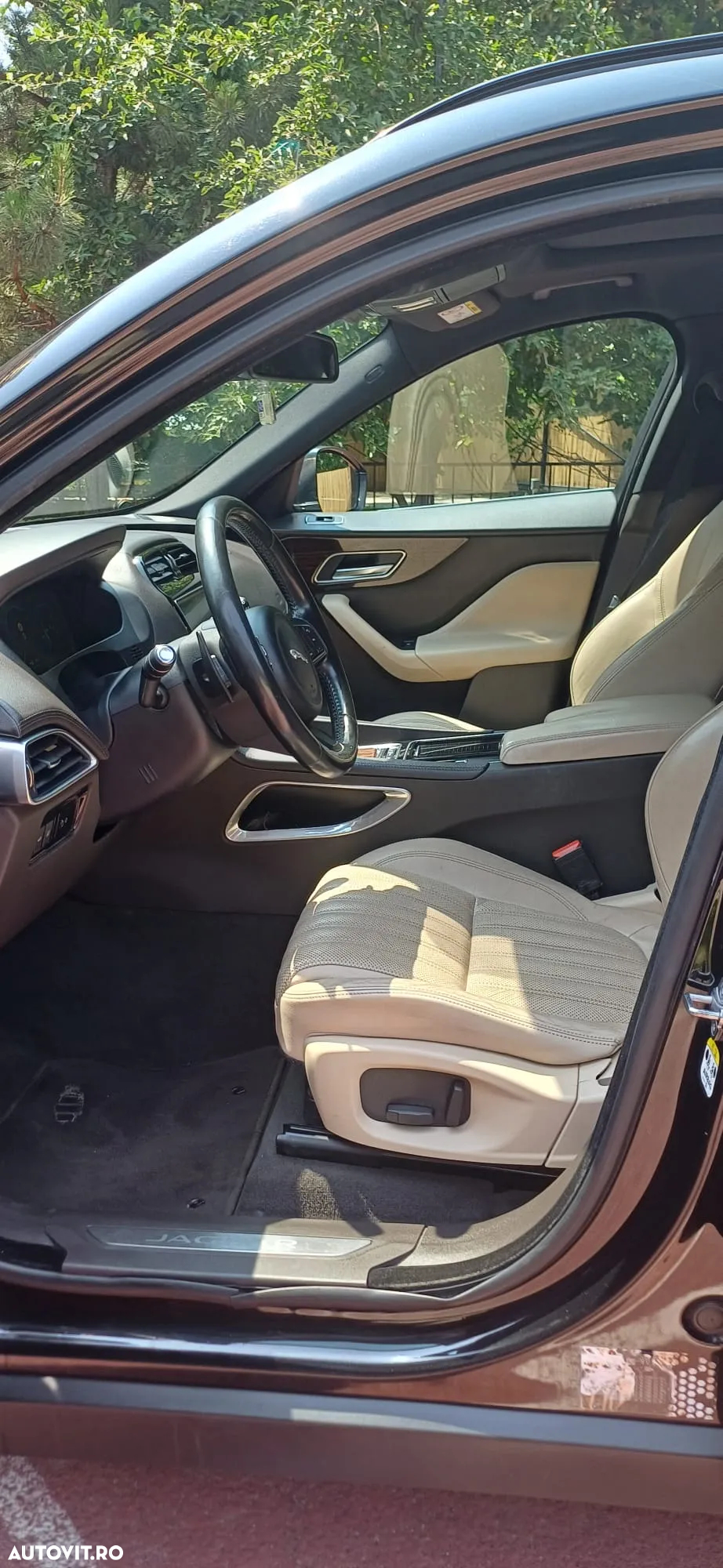 Jaguar F-Pace 20d AWD Portfolio - 13