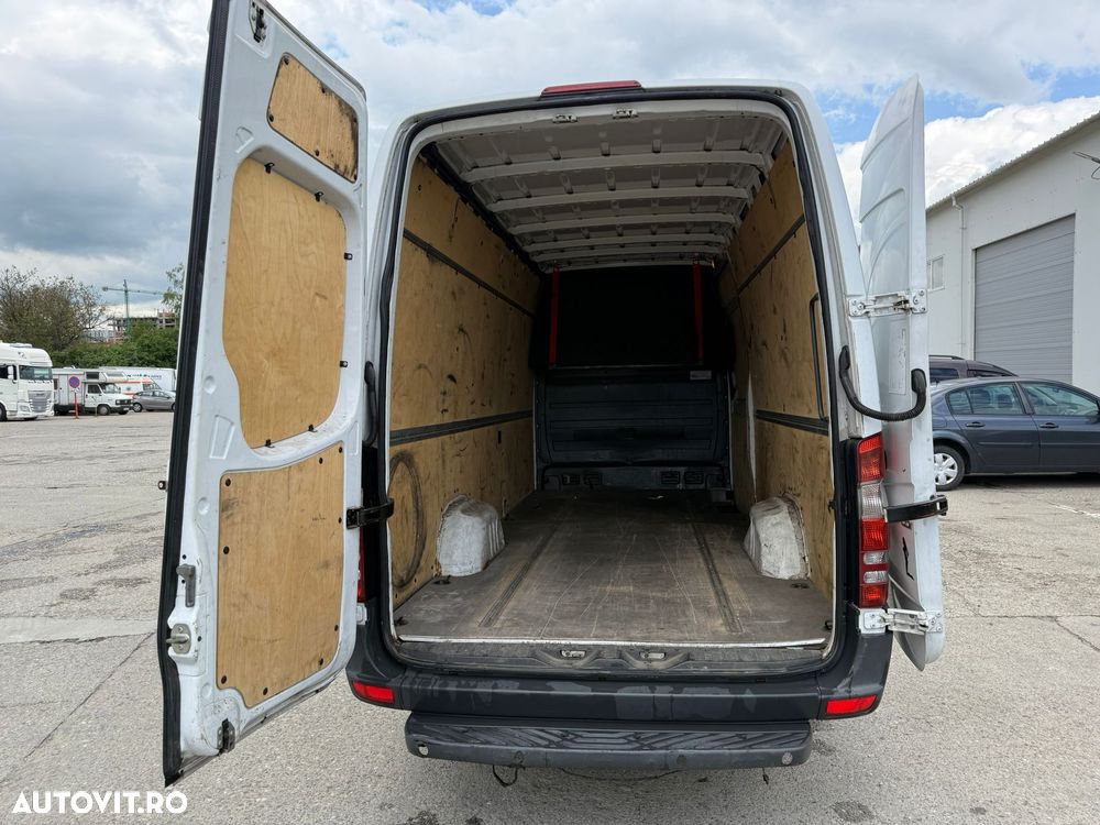 Mercedes-Benz Sprinter - 13