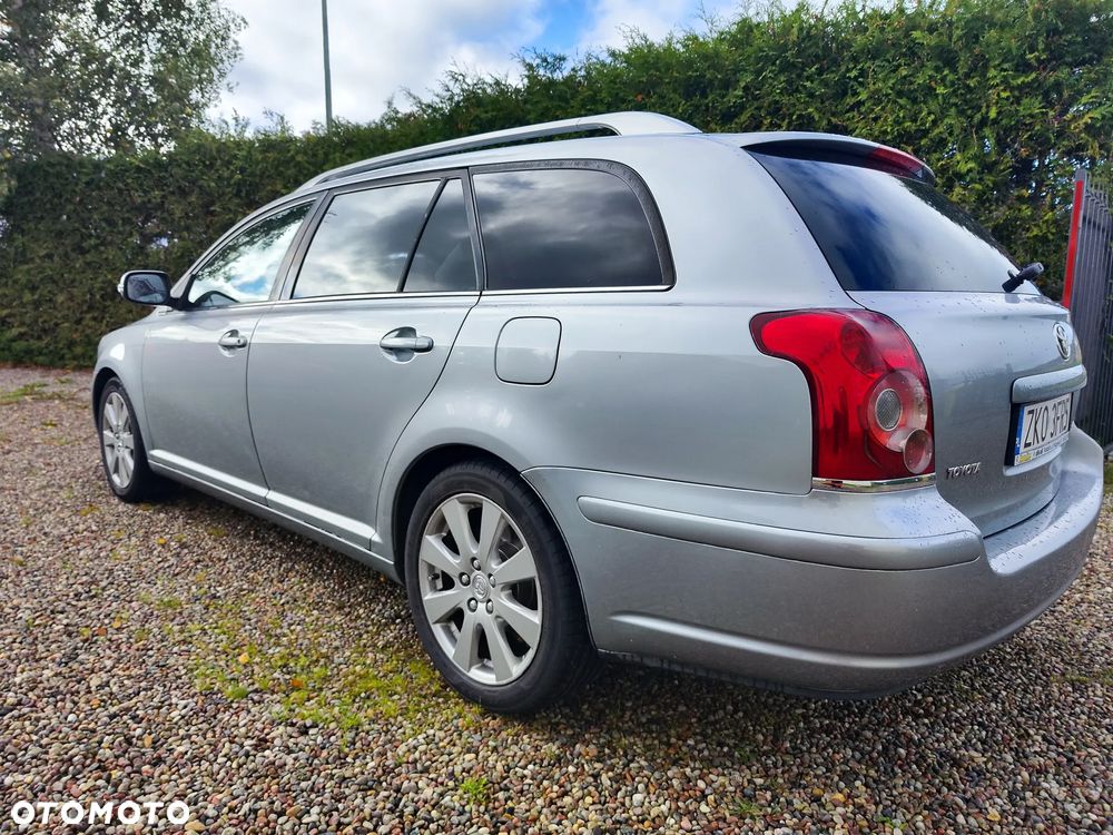 Toyota Avensis 2.2 D-4D Prestige - 3