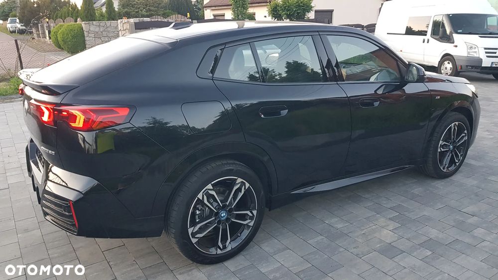 BMW iX2 - 12