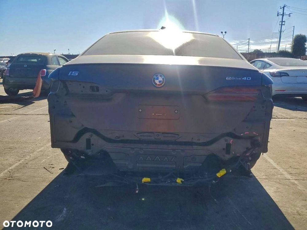 BMW i5 - 6