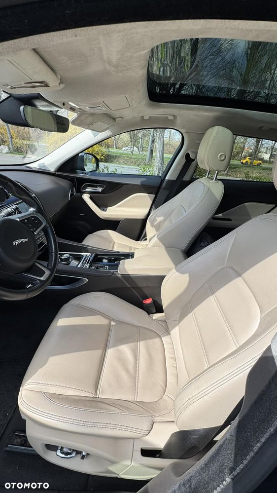 Jaguar F-Pace 30t AWD Prestige - 4