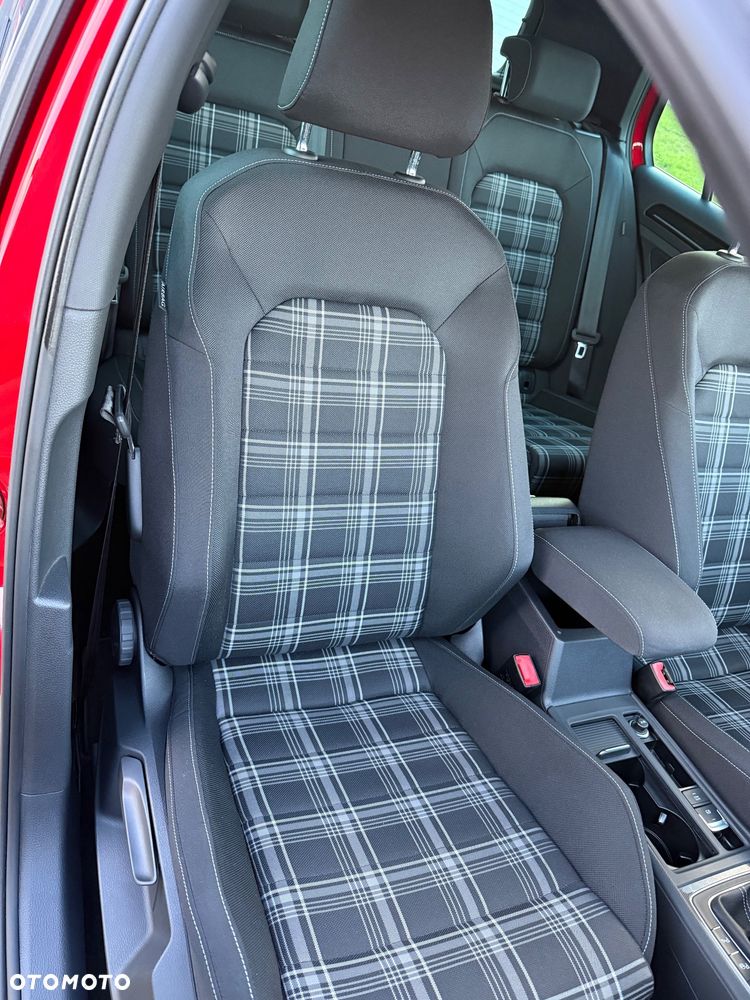 Volkswagen Golf - 29