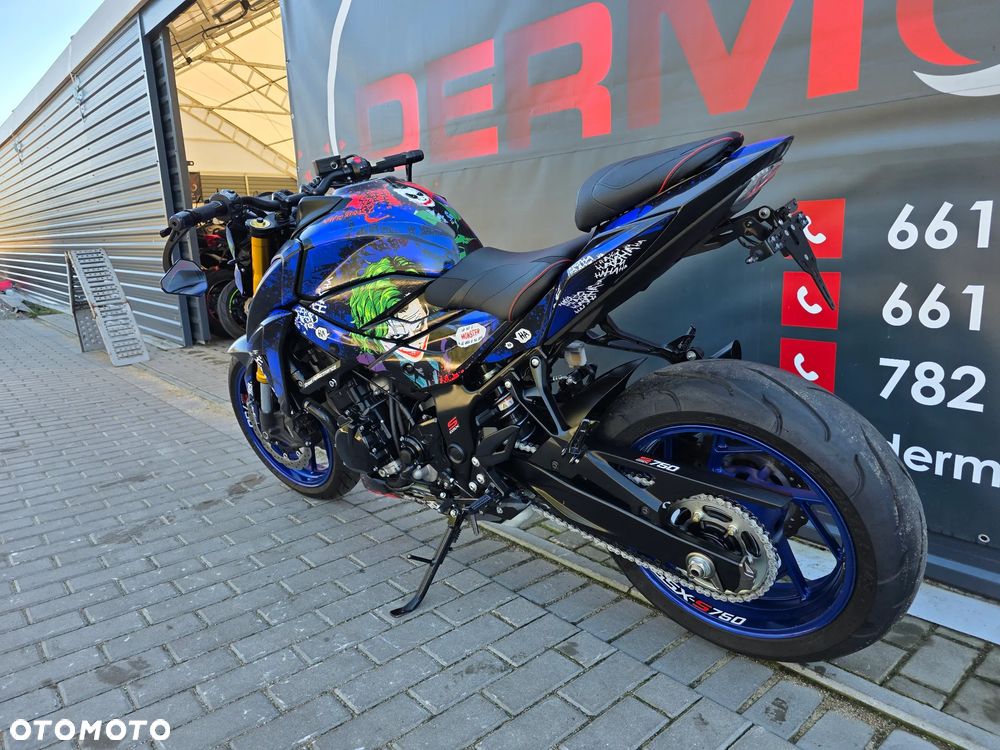 Suzuki GSX - 6
