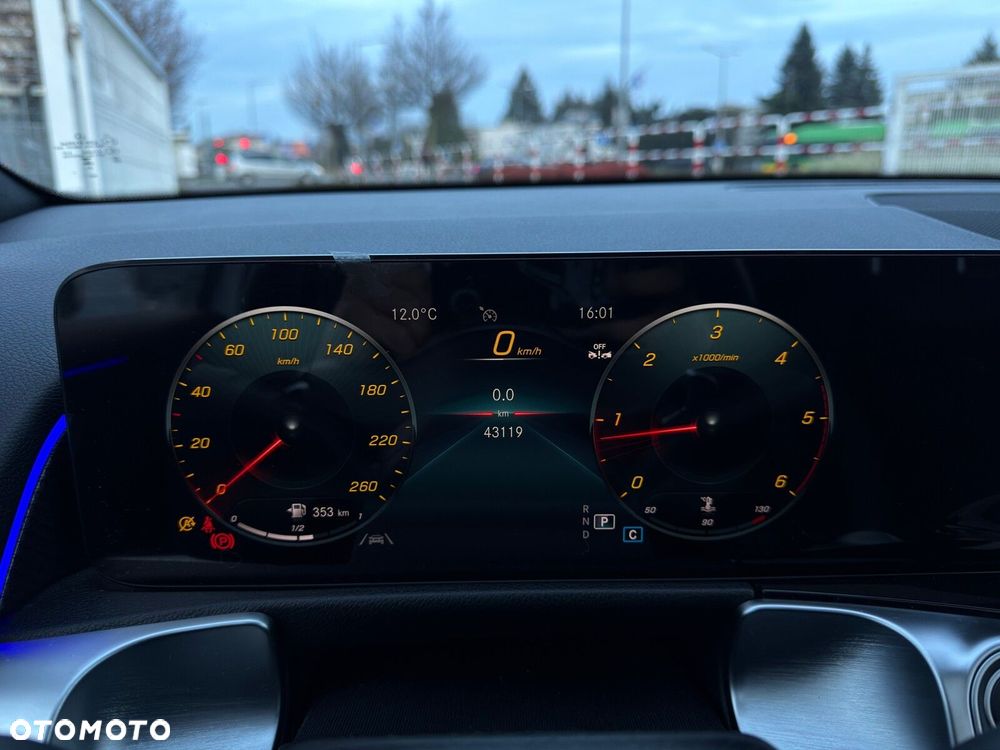 Mercedes-Benz GLB - 28