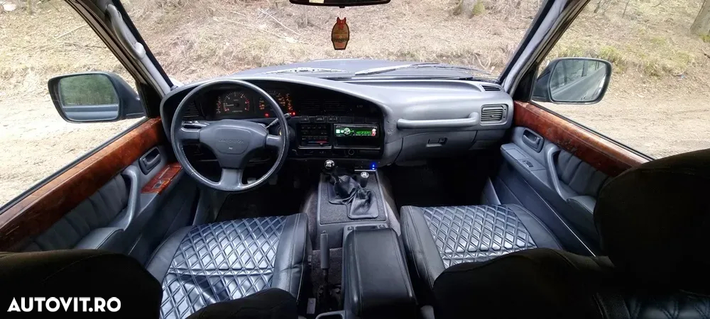 Toyota Land Cruiser - 33