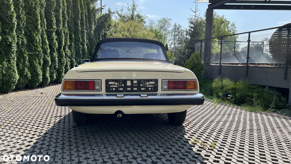 Alfa Romeo Spider - 5
