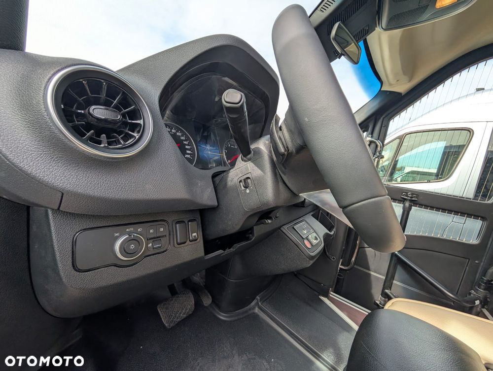 Mercedes-Benz Sprinter 519 - 19