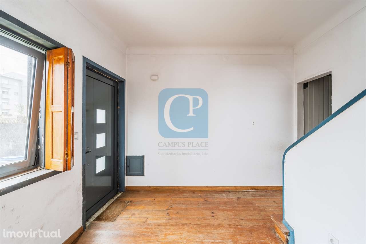 Moradia Geminada V3 à Avenida Fernão Magalhães, Porto - Grande imagem: 4/25