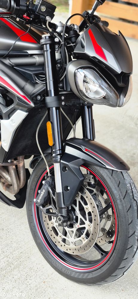 Triumph Street Triple - 17