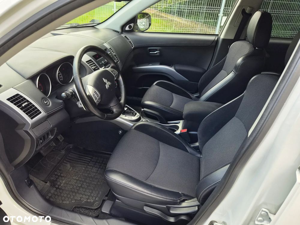 Mitsubishi Outlander 2.2 DI-D 4WD TC-SST Intense - 14