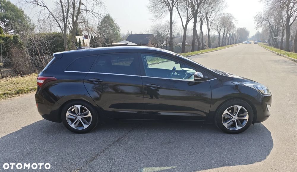 Hyundai i30 blue Kombi 1.6 CRDi Passion - 2