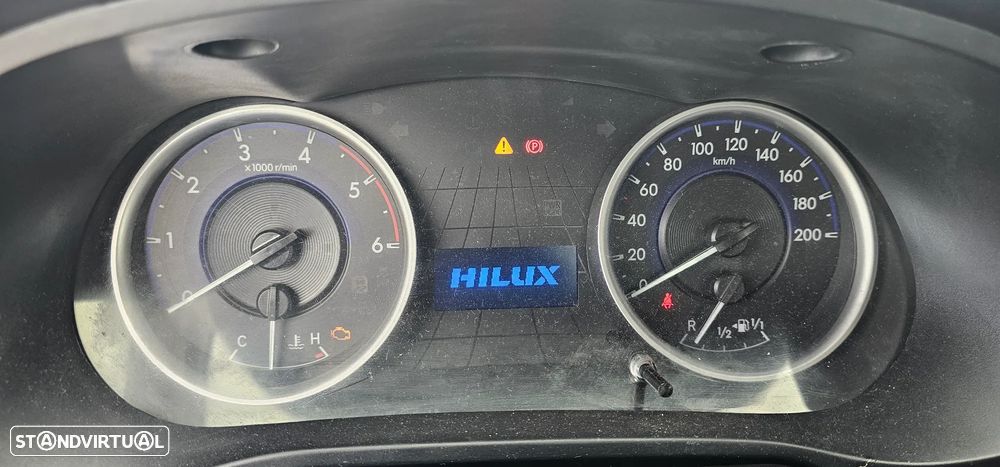 Toyota Hilux 2.4 D-4D 4WD CD CM - 9