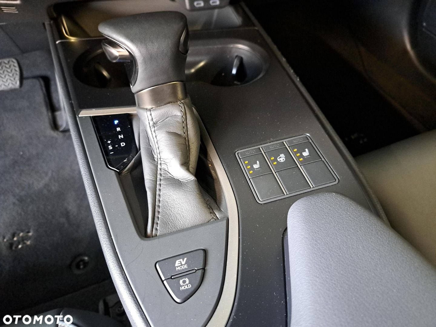 Lexus UX 250h GPF F Sport Design 2WD - 26