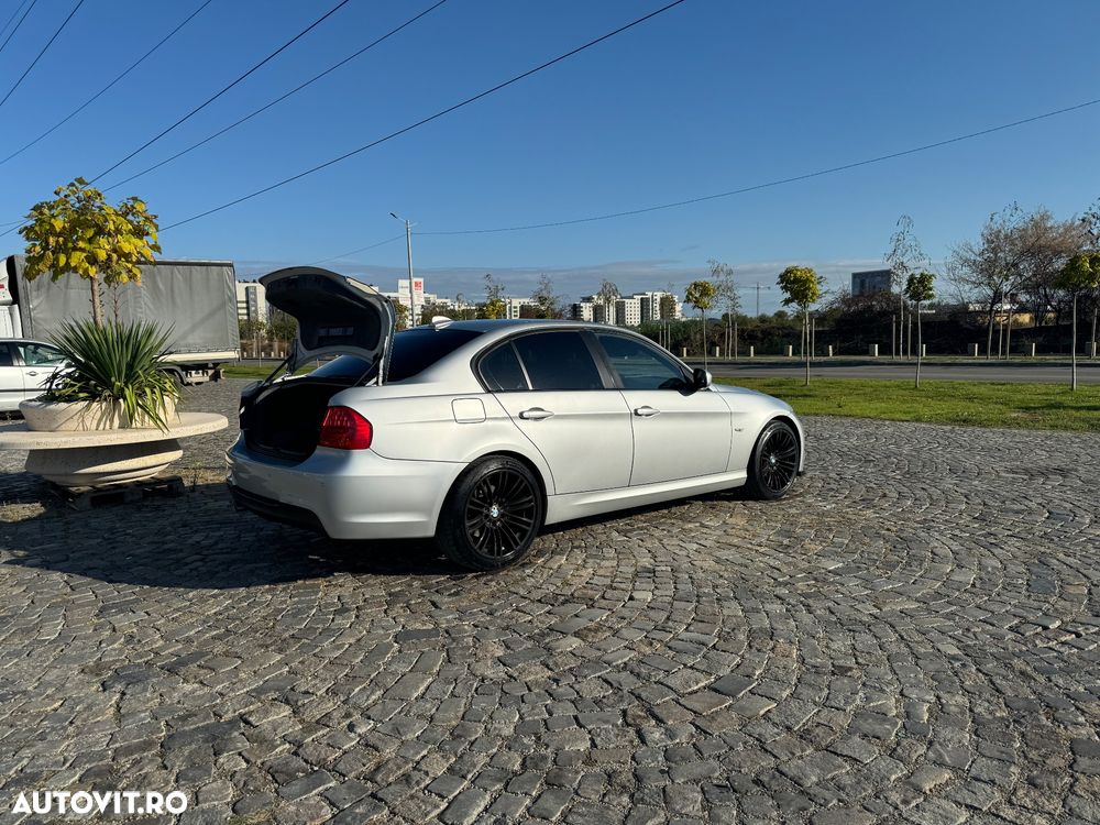 BMW Seria 3 320d - 29