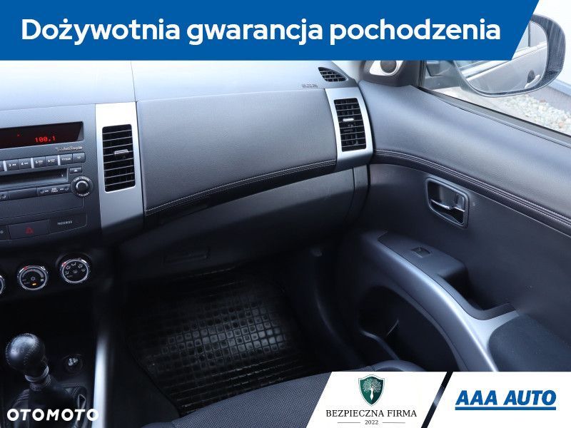 Mitsubishi Outlander - 10