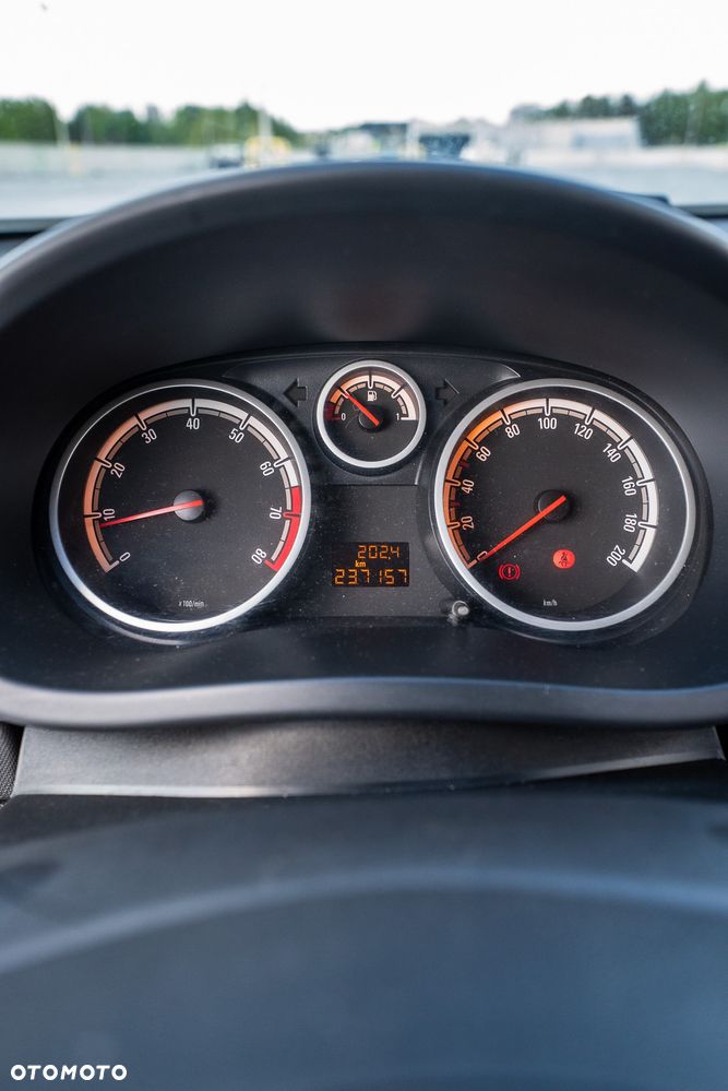 Opel Corsa 1.2 16V - 32