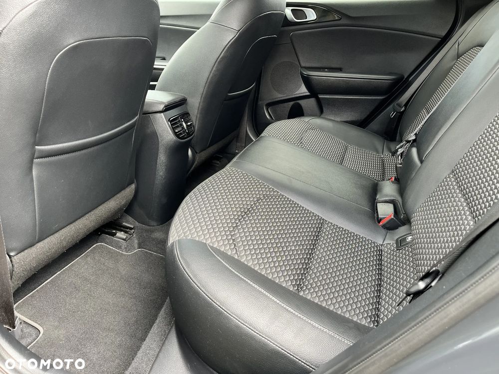 Kia XCeed 1.6 CRDi mHEV L DCT - 29