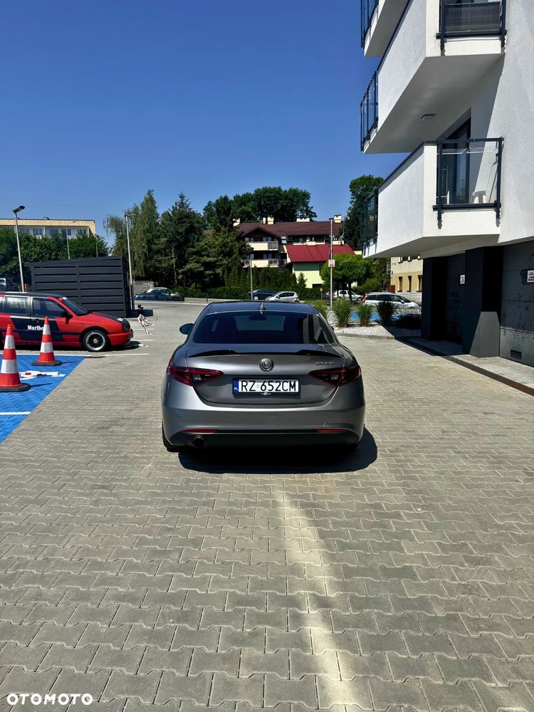 Alfa Romeo Giulia 2.0 Turbo - 5
