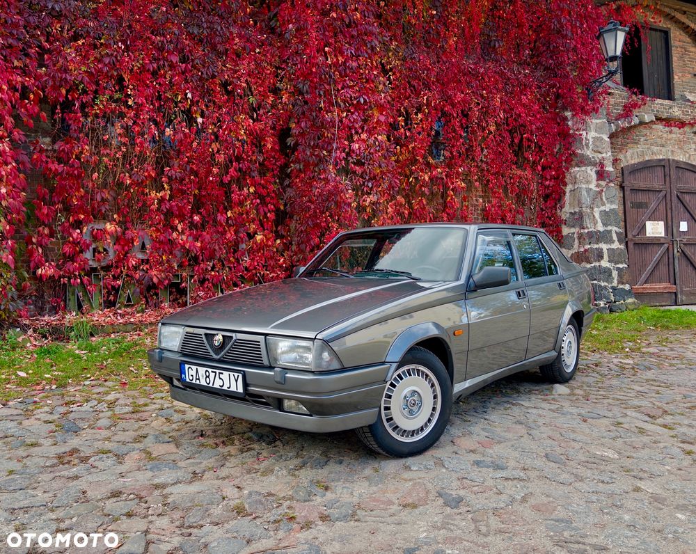 Alfa Romeo 75 1990 photo 4