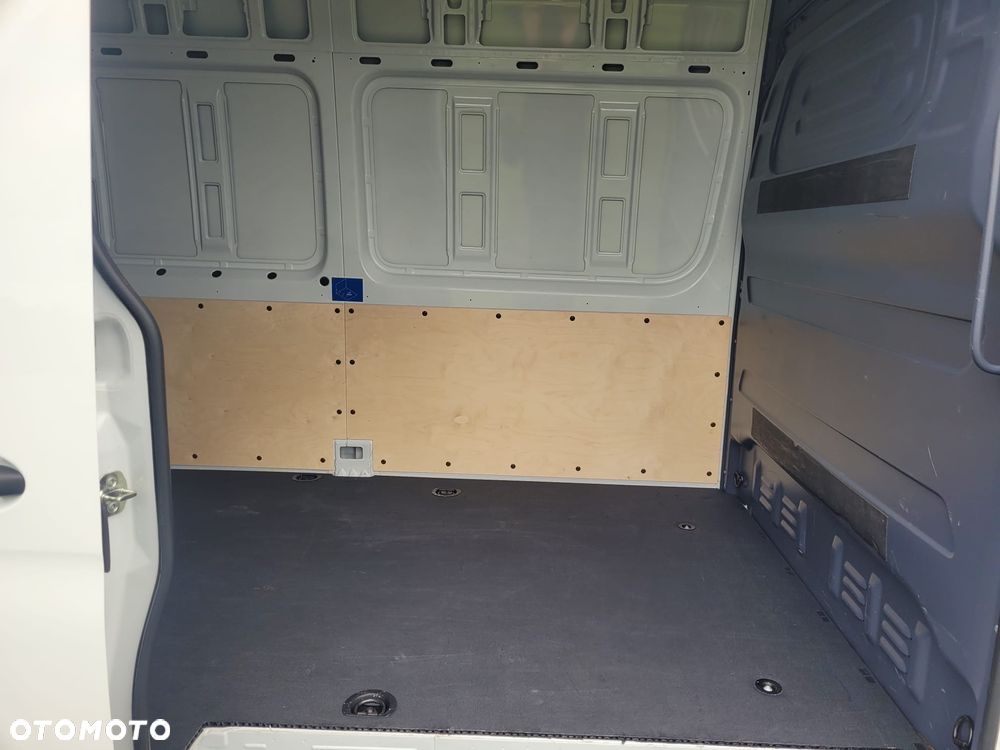 Mercedes-Benz Sprinter - 11