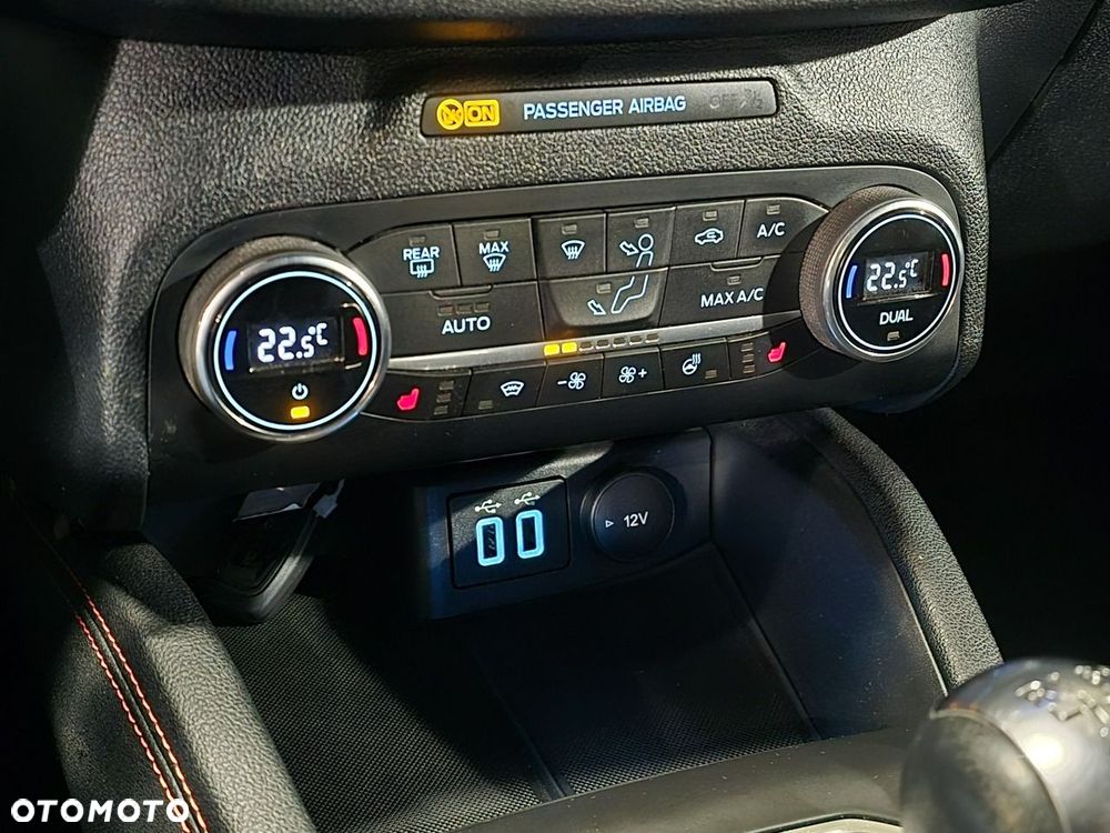 Ford Kuga 1.5 EcoBoost ST-LINE - 33