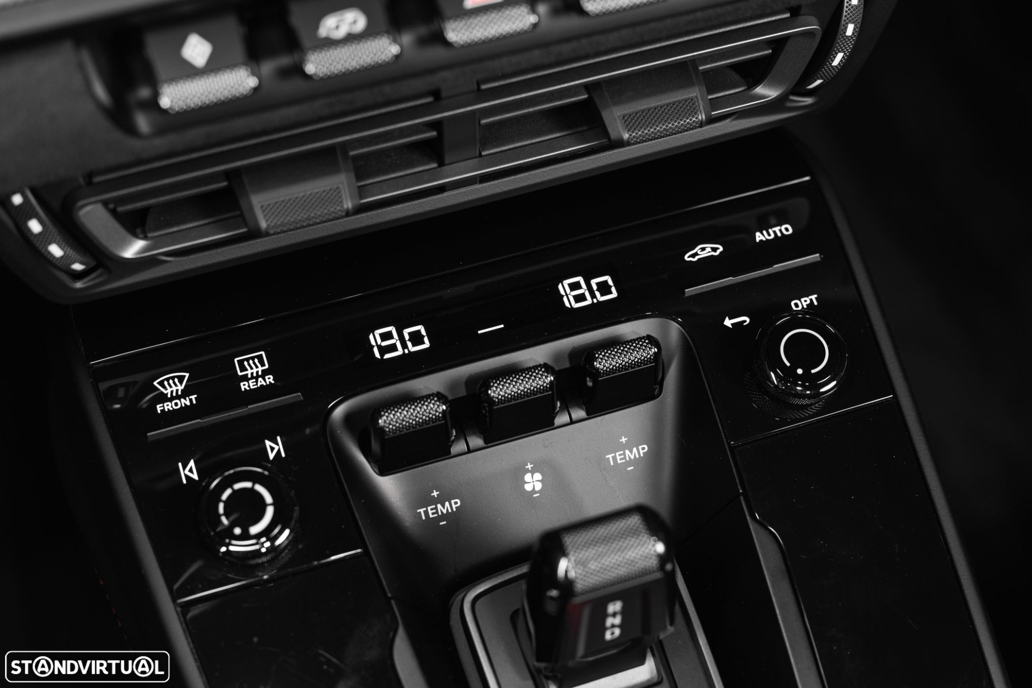 Porsche 911 (992) Carrera 4 GTS PDK - 43