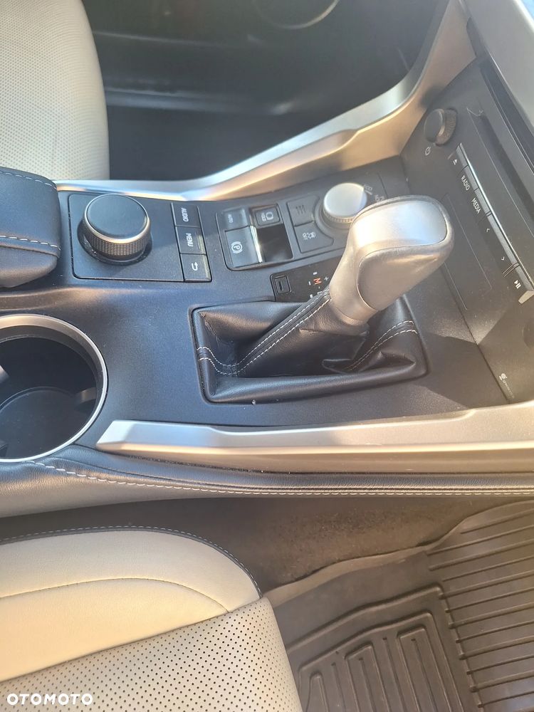 Lexus NX 200t Comfort AWD - 18