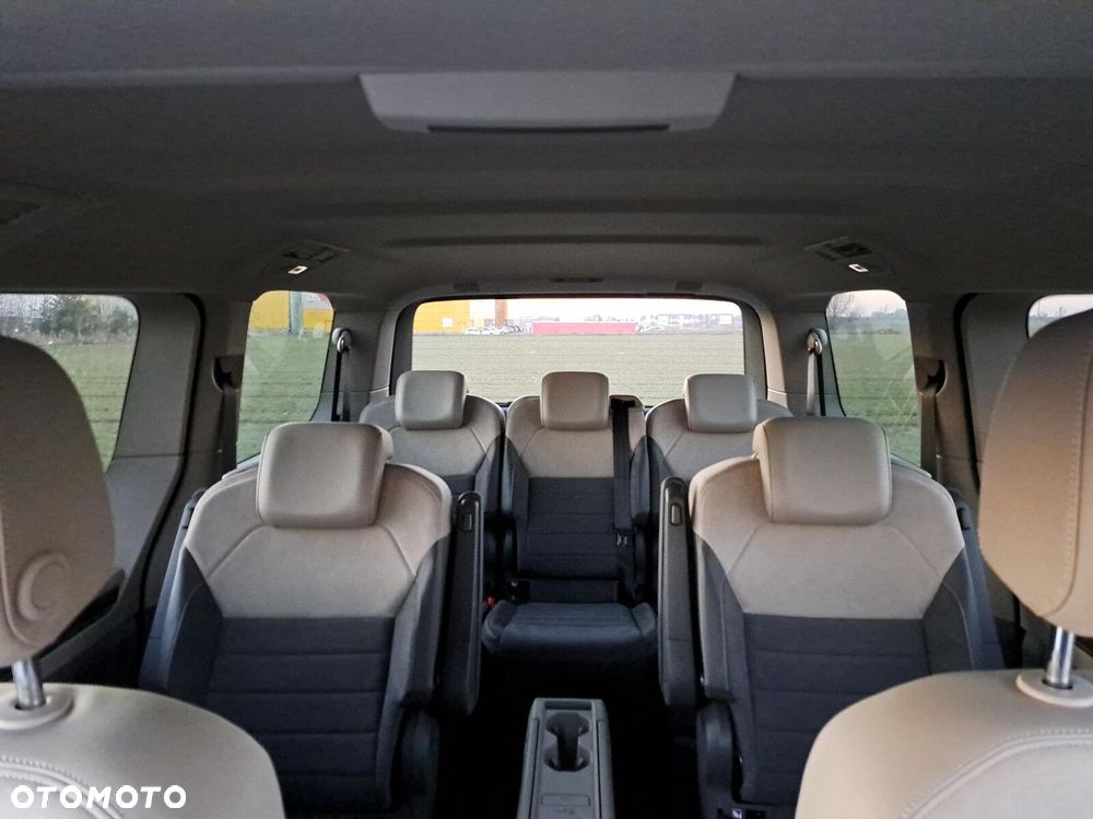 Volkswagen Multivan - 25