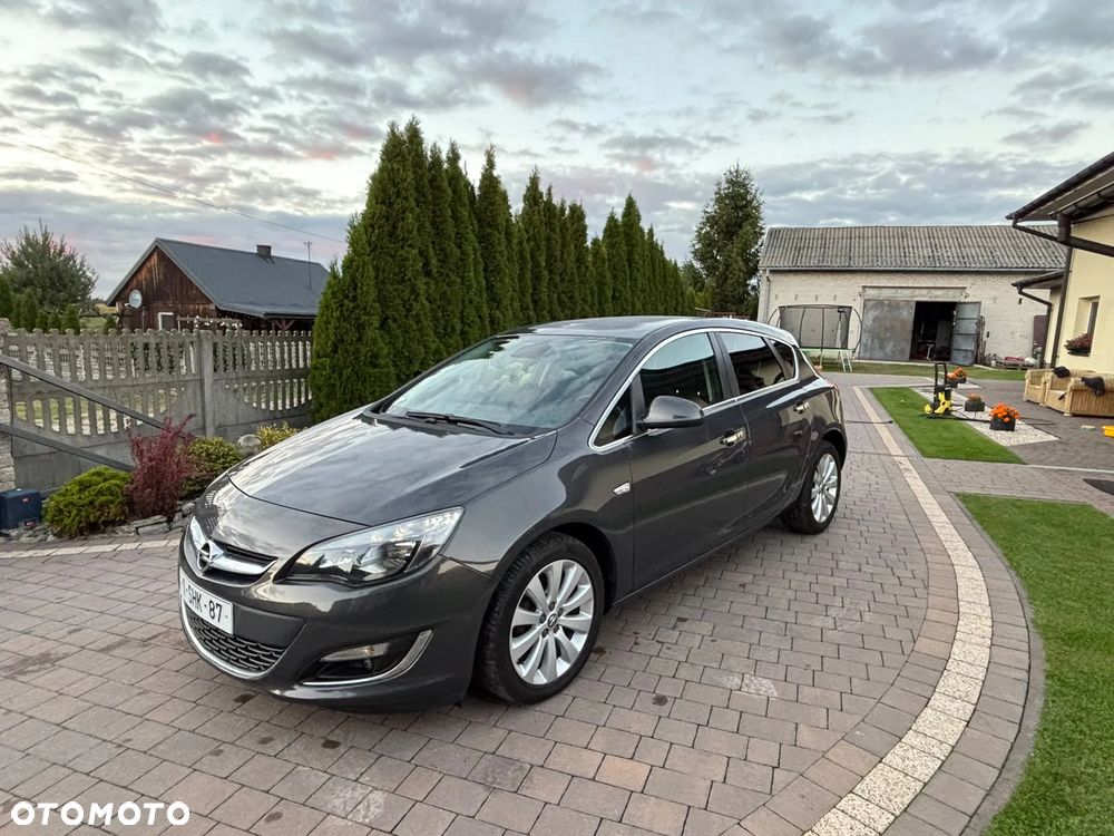 Opel Astra 2013 photo 2