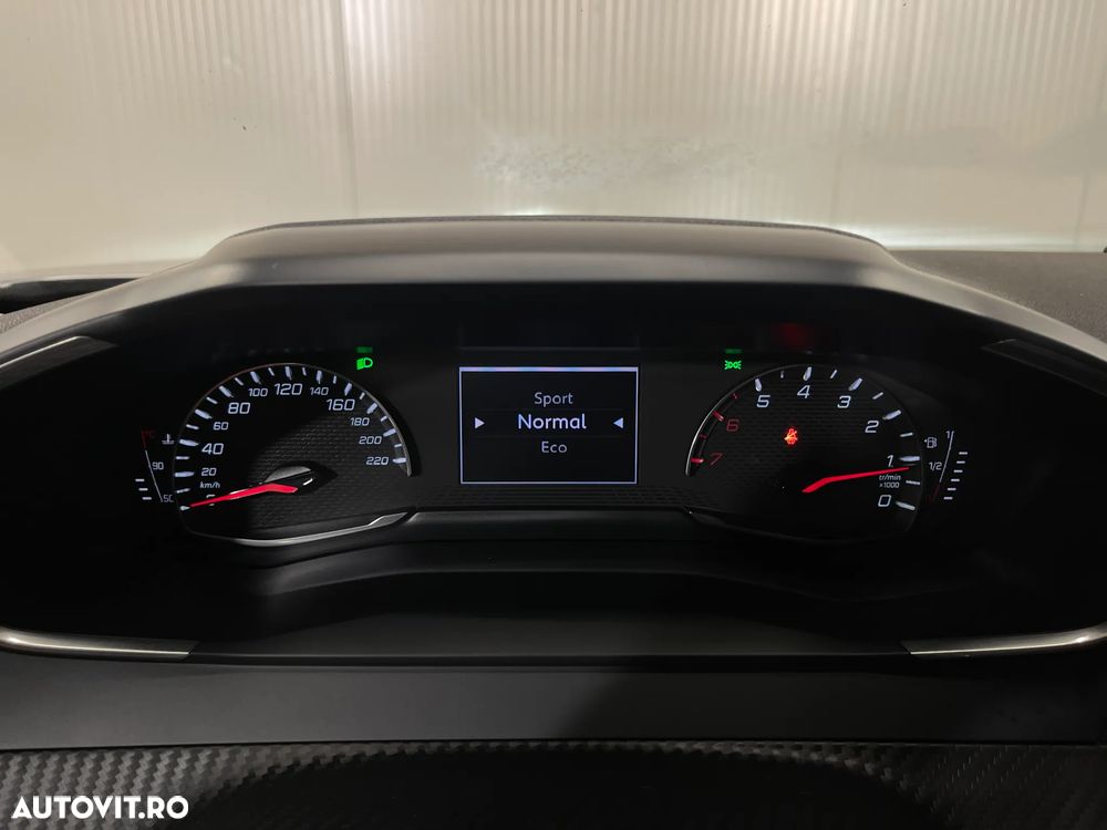 Peugeot 2008 1.2 PureTech EAT8 STT Active Pack - 28