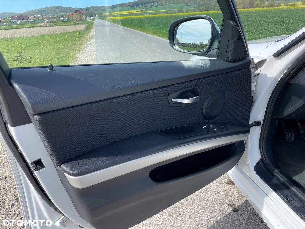 BMW Seria 3 320d xDrive DPF - 15