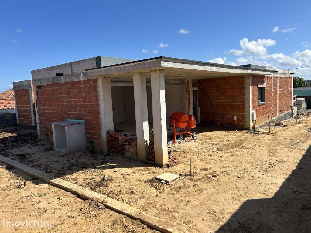 Moradia com piscina a 7 Km da praia - Grande imagem: 4/24