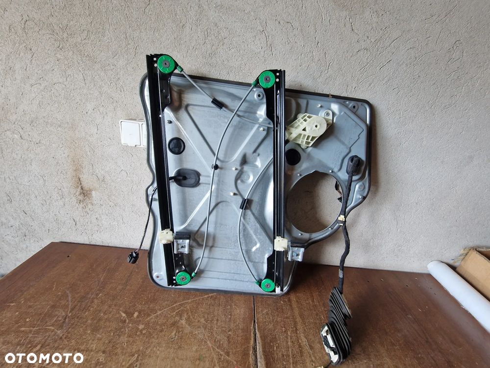 PODNOŚNIK SZYBY PRAWY VW T5 VW T6 2003r - 2019r - 8