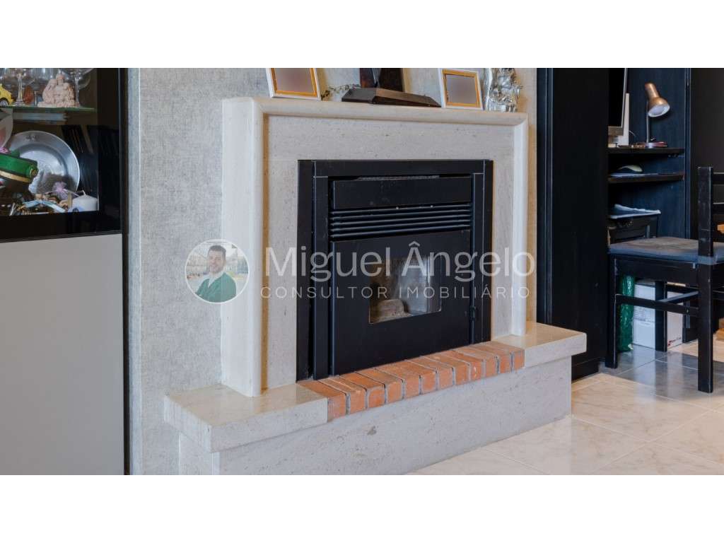 Apartamento T2 R/C c/ terraço e lugar de garagem p/ 2 carros - Grande imagem: 3/30