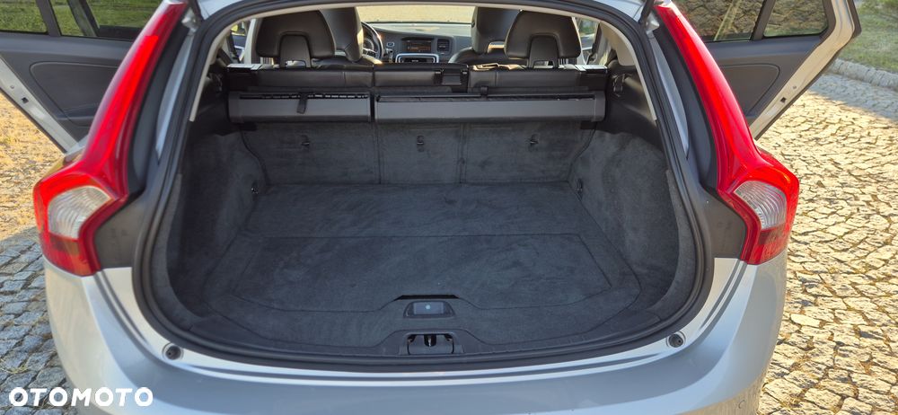 Volvo V60 D5 AWD Geartronic Summum - 13