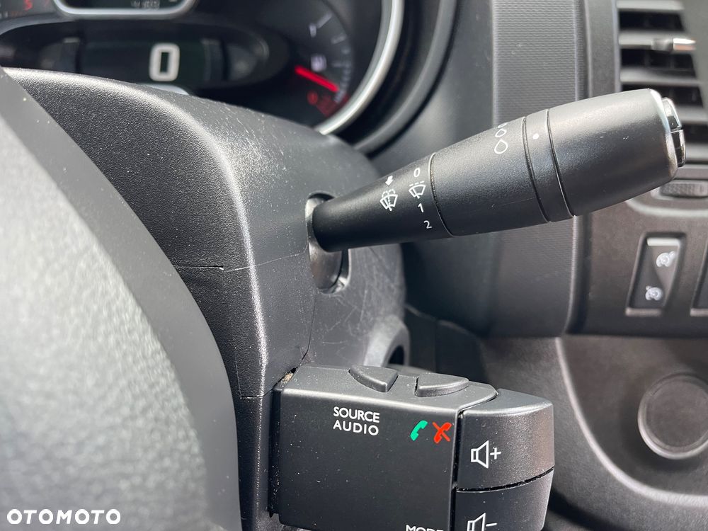 Nissan NV300 - 32