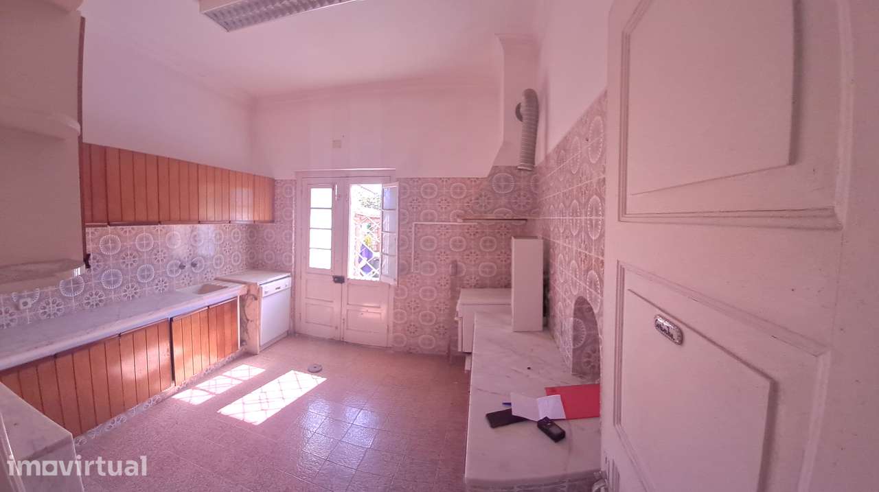 2 MORADIAS Independentes T6 e T1 com , Garagem, Jardim, Terreno ,Adega - Grande imagem: 5/39