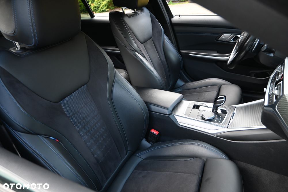 BMW Seria 3 320e M Sport - 29